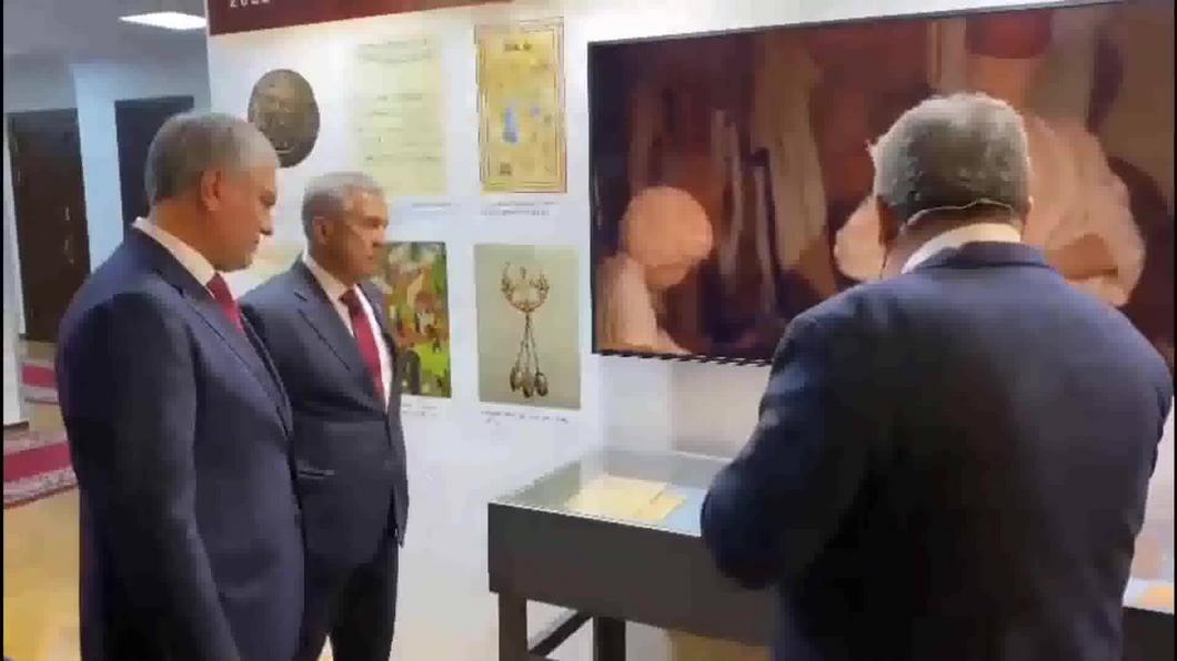 Минниханов в Госдуме России посетил выставку в честь 1100-летия принятия ислама