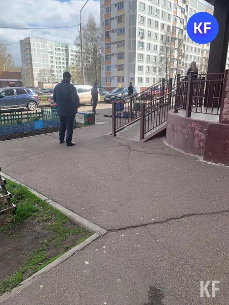 У многоэтажки в Нижнекамске нашли тело 20-летнего парня