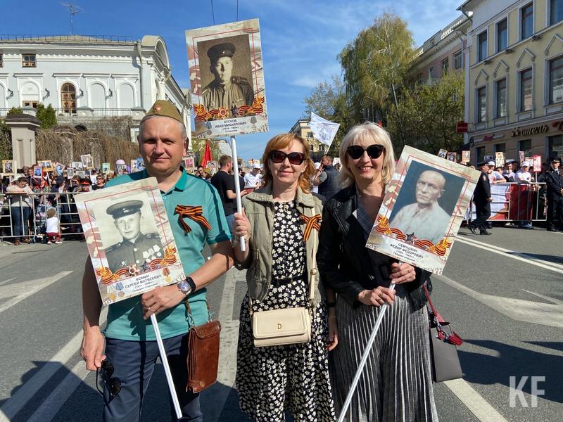 «Это гордость – нести портрет прадедушки»: по улицам Казани прошел «Бессмертный полк»