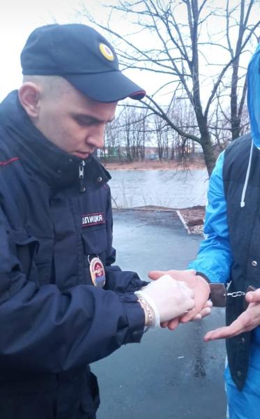 При виде полицейских нижнекамец пытался «сбросить» наркотики