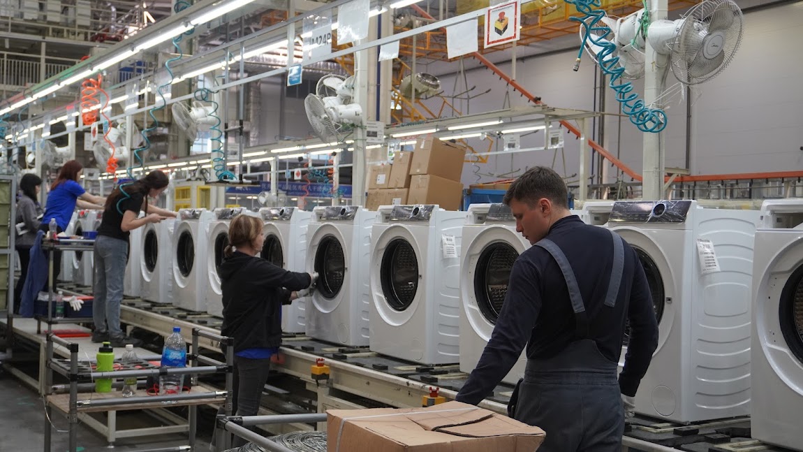 «Разрыв в клочья» не удался: почему крепнет рубль и кому это выгодно