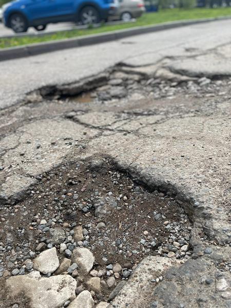 Нижнекамцы недовольны «дырявыми» придомовыми дорогами