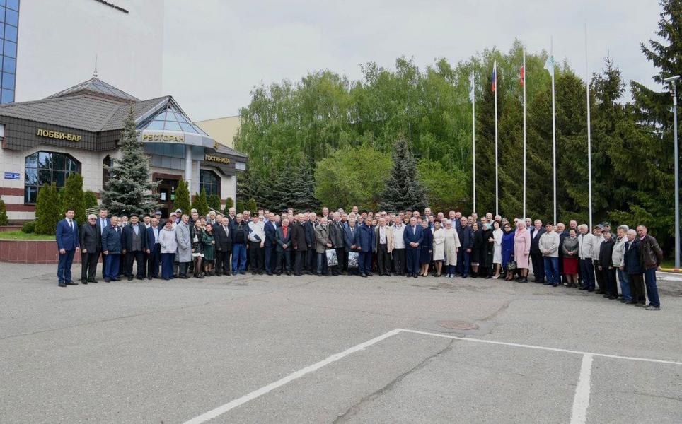 Минниханов встретился с сокурсниками и выпускниками Казанского аграрного университета в честь 100-летия вуза Минниханов встретился с сокурсниками и выпускниками Казанского аграрного университета в честь 100-летия вуза