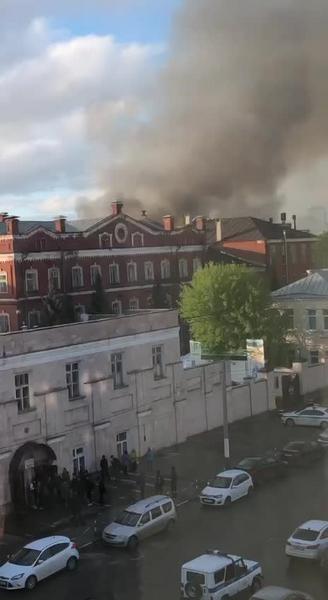В центре Казани загорелся цех «Нефис Косметикс»