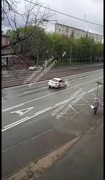 Казанцев возмутила дорожная яма около Национального архива