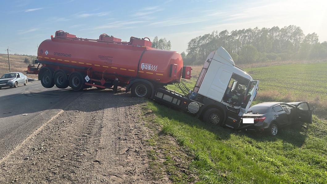 Пострадавший в аварии с бензовозом под Нижнекамском попал в реанимацию