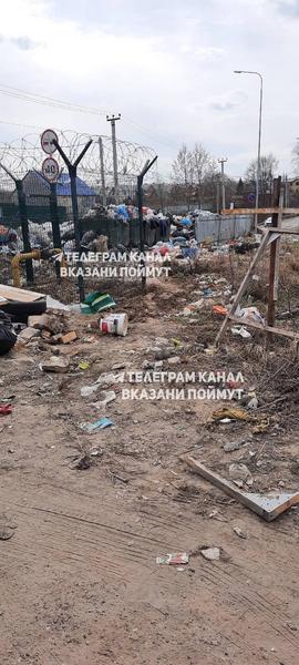 Жители Куюков ругаются из-за неубранной свалки мусора