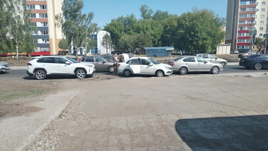 «Власти перестали слышать народ»: нижнекамцы возмущены отсутствием парковочных мест у значимых объектов