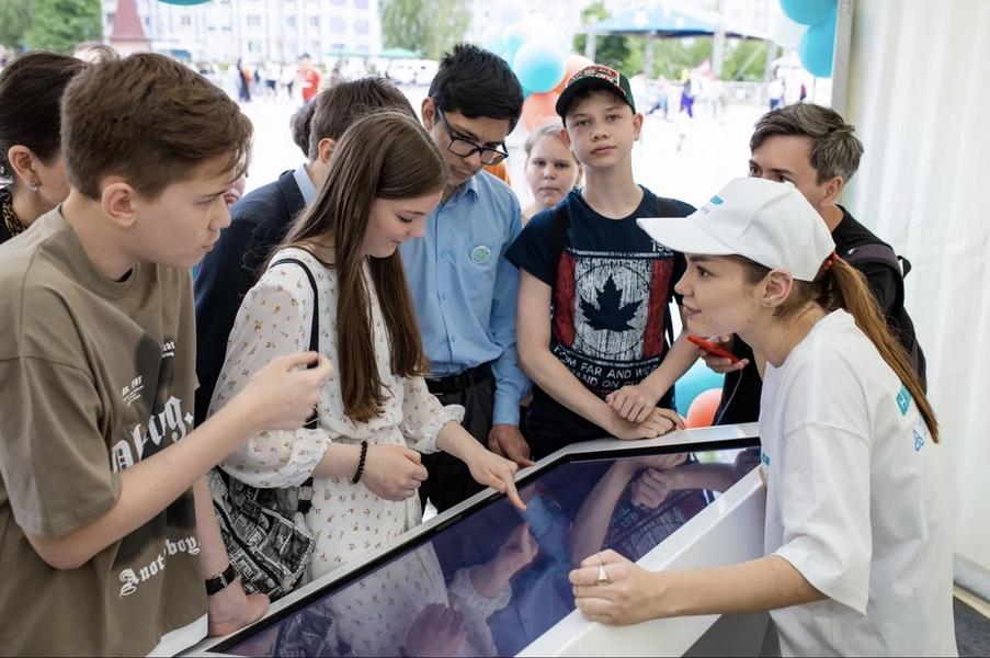 «Мы за наше будущее спокойны»: в День Химика в Нижнекамске наградили одаренных детей