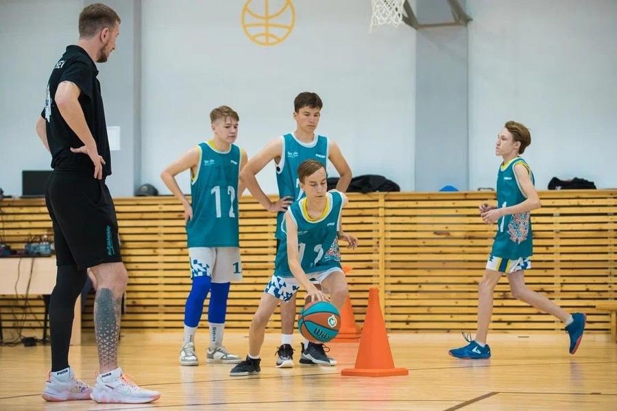 Юные футболисты и баскетболисты из Нижнекамска обучатся у звездных наставников в Нижегородской области Юные футболисты и баскетболисты из Нижнекамска обучатся у звездных наставников в Нижегородской области