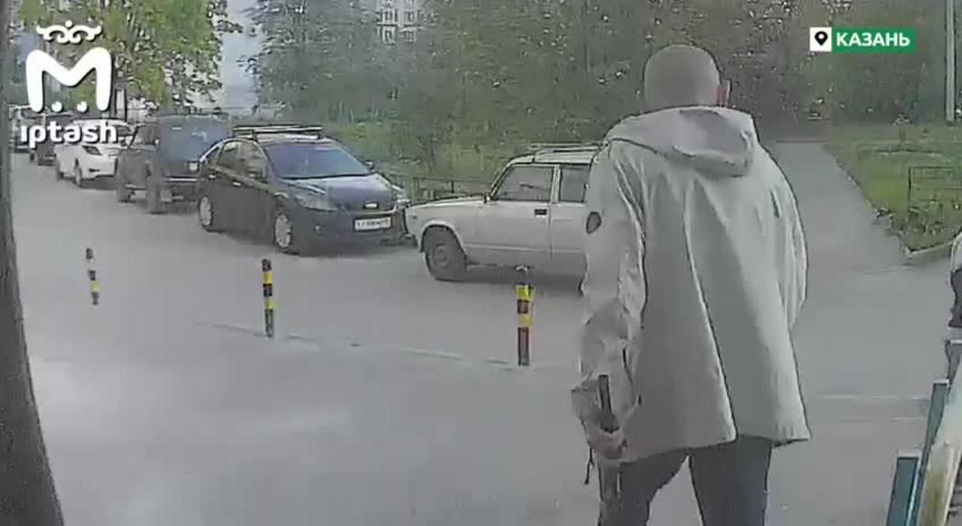 В Казани задержали вооруженного мужчину разгуливавшего по улице Фучика
