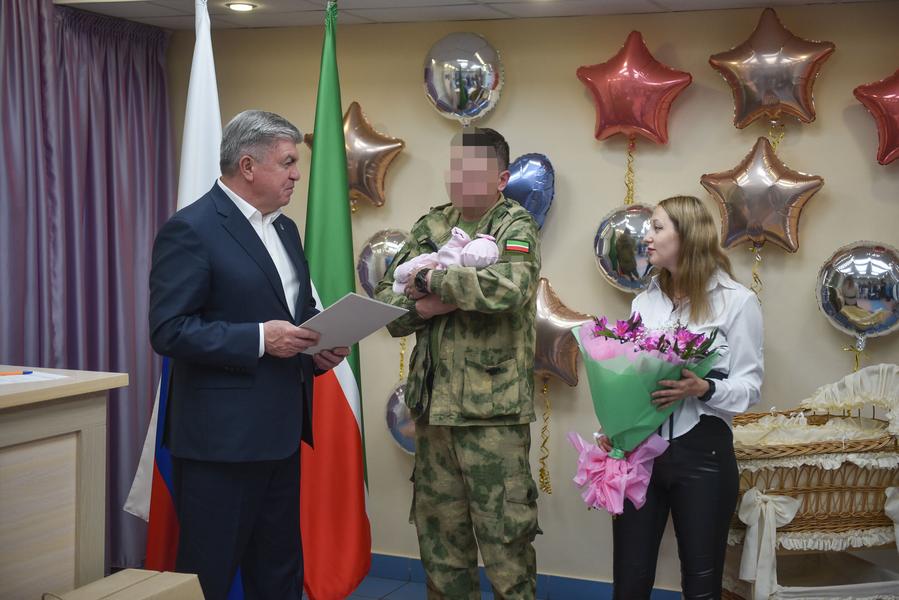 «Мы всегда помним о вас»: Мэр Челнов в пятый раз встретился с бойцами СВО, прибывшими в отпуск