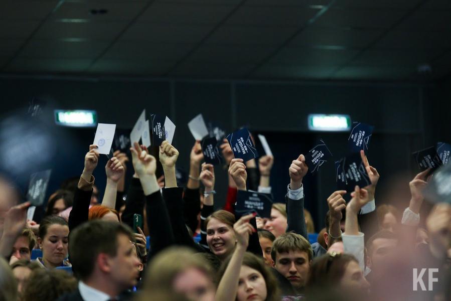 Шесть кругов голосования и знаковая футболка: в Казани выбрали седьмого президента «Лиги студентов Татарстана»