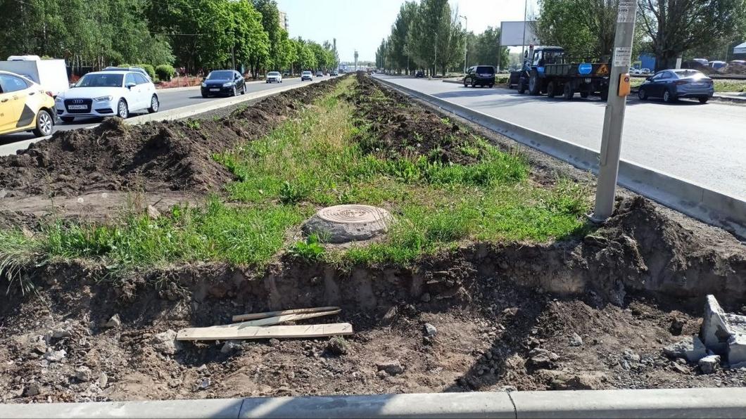 «Как всегда - все не для людей, не для машин»: нижнекамцам не хватает парковочных мест