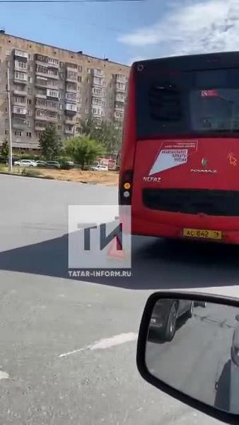 В Казани из-за ДТП с автобусом на Болотникова образовалась огромная пробка