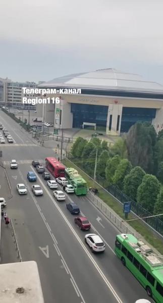 В Казани на Островского троллейбус врезался в автобус