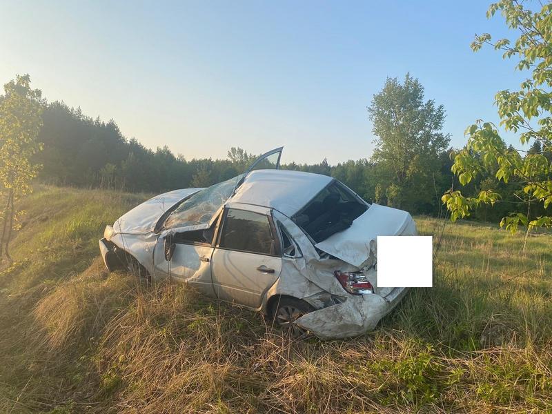 В промзоне Нижнекамска на пустой дороге водитель вылетел в кювет