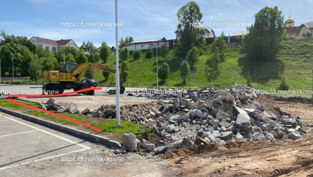 «Как всегда - все не для людей, не для машин»: нижнекамцам не хватает парковочных мест