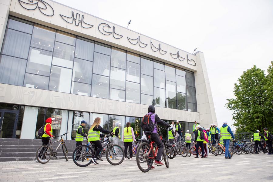 Для жителей и гостей Нижнекамска провели первую велоэкскурсию в рамках «Формулы хороших дел» СИБУРа