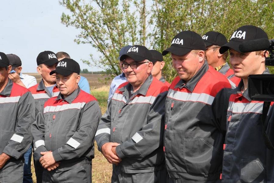 Рустам Минниханов облетел поля Нижнекамского района и встретился с главами поселений