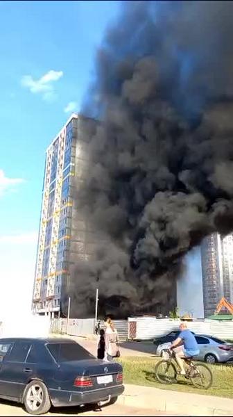 Сильный пожар в 65-м комплексе Челнов перепугал местных жителей