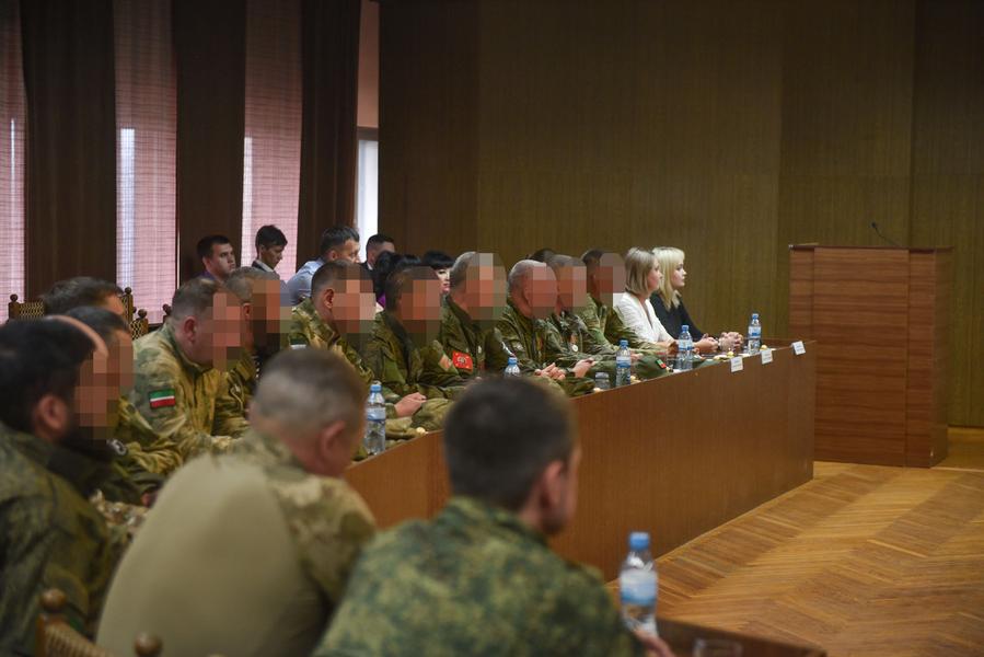 «Победу мы с вами обязательно отметим»: мэр Челнов Магдеев встретился с бойцами СВО