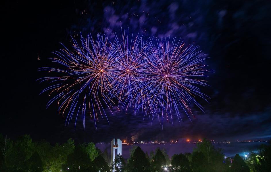 В День  Победы в Нижнекамске прогремел 1471 залп фейерверка
