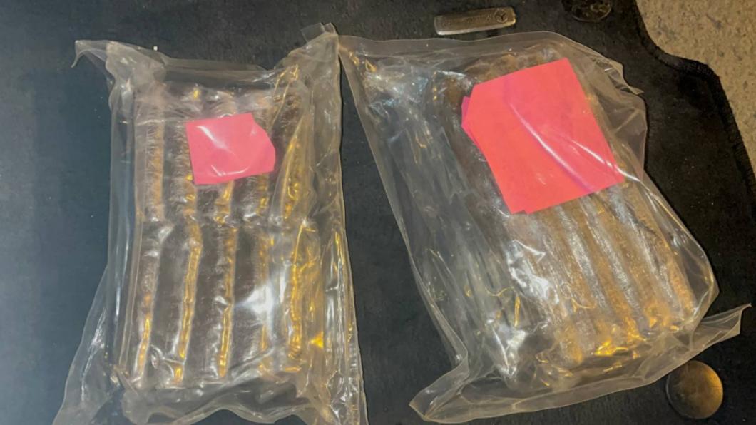 Инспекторы ДПС повязали в Челнах екатеринбуржца на «Мерседесе» с 4,8 кг гашиша Инспекторы ДПС повязали в Челнах екатеринбуржца на «Мерседесе» с 4,8 кг гашиша