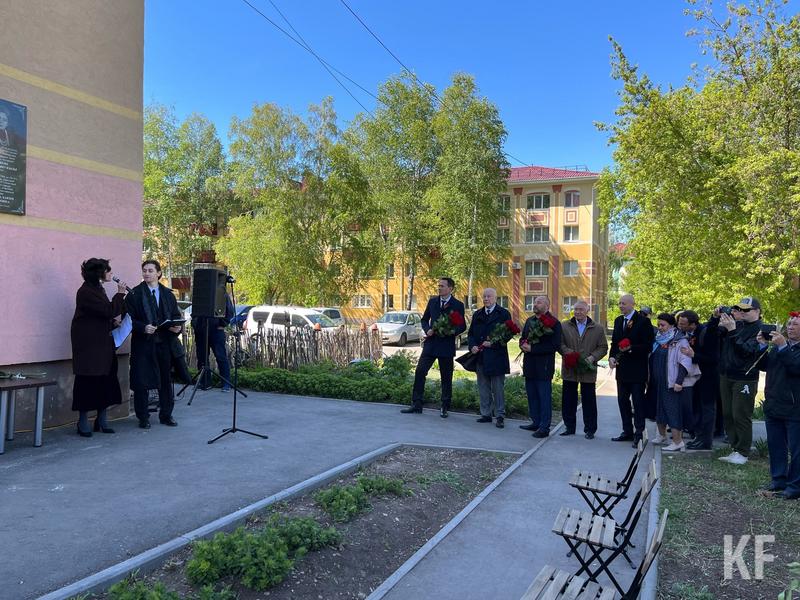 В Альметьевске открыли мемориальную доску в память о Закие Туешевой