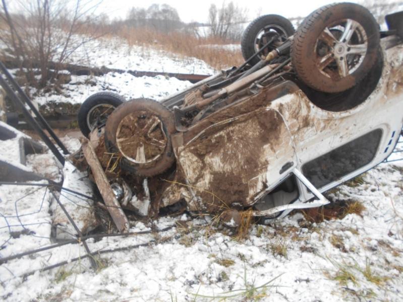 В опрокинувшемся автомобиле в Татарстане погибли два человека