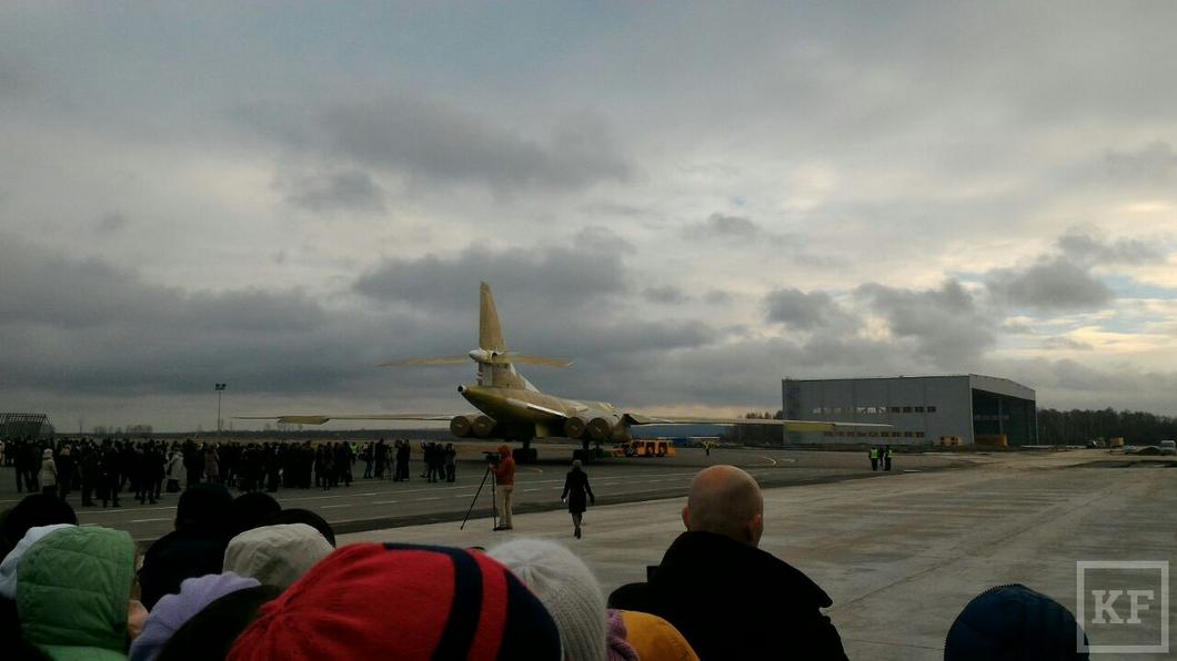 Новый Ту-160М2 выкатили на летно-испытательную станцию в КАПО
