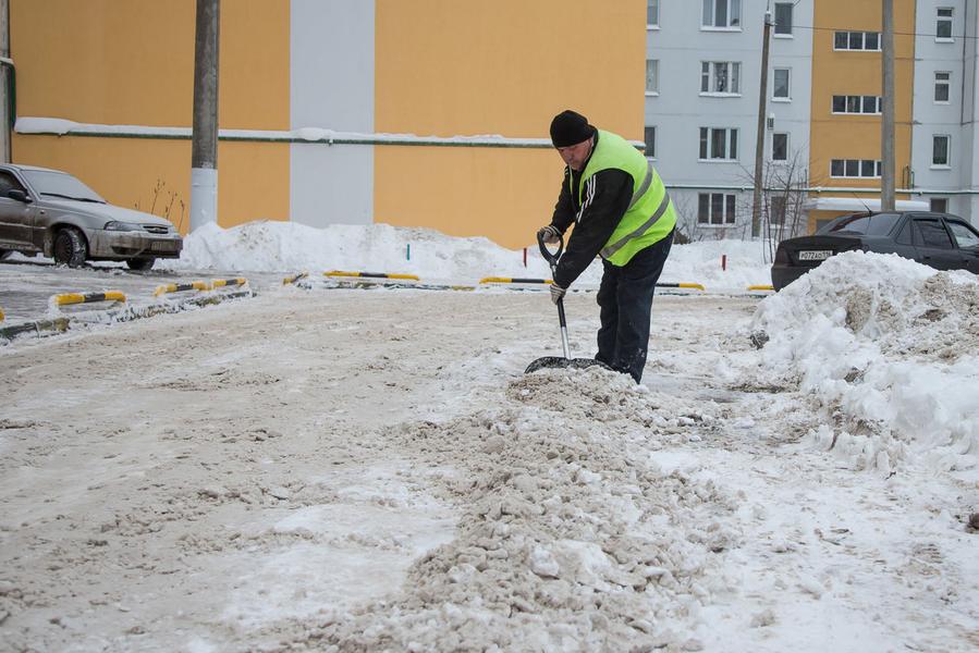 Казанские дворы зимой рискуют утонуть в снегу: дворников не хватает