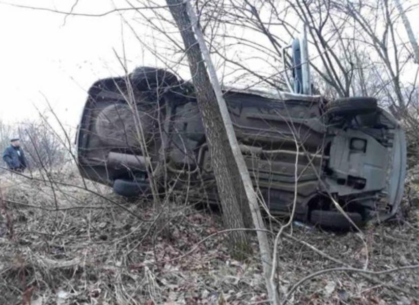 В промзоне Нижнекамска отечественное авто вылетело в кювет