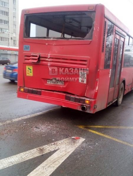 В Казани снова столкнулись «краснобусы»