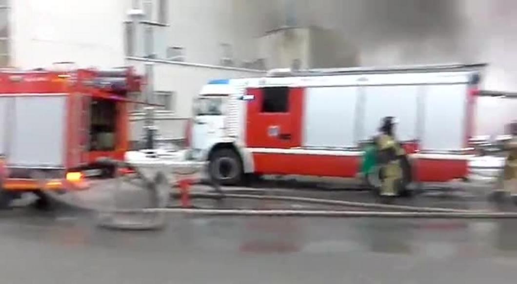 В офисном здании в центре Казани начался крупный пожар