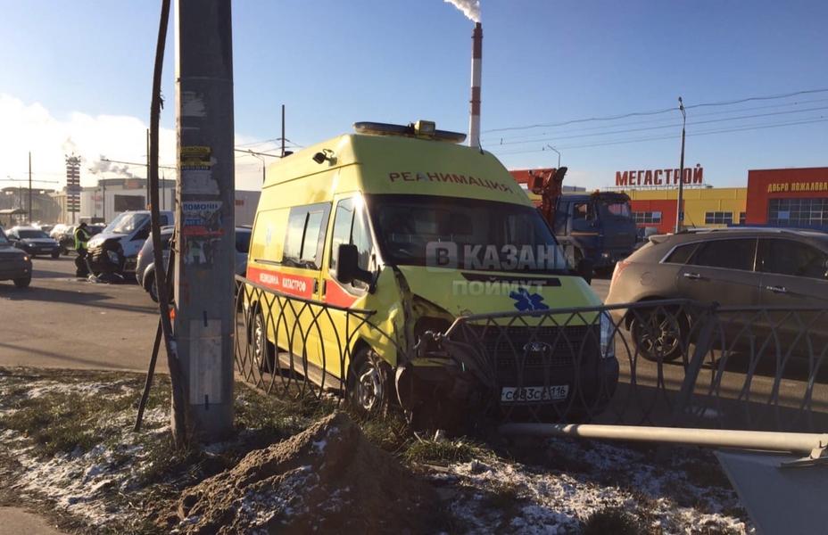 В Казани эвакуатор протаранил «скорую», которая везла донорскую кровь для роженицы