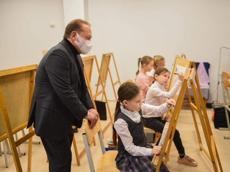 Айдар Метшин об отремонтированной «художке»: Мы начинаем отдавать долги Айдар Метшин об отремонтированной «художке»: Мы начинаем отдавать долги