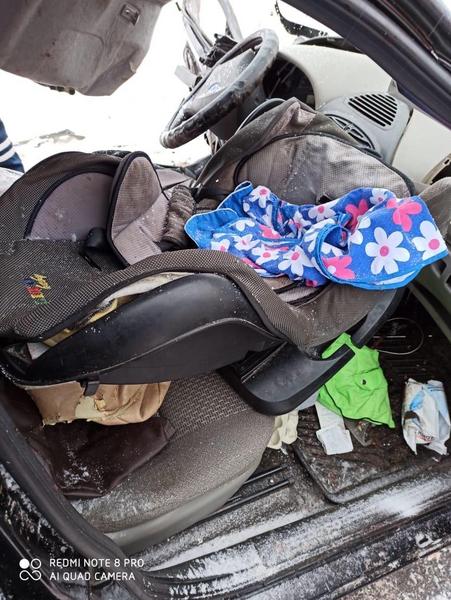 Детское автокресло спасло жизнь годовалому малышу при столкновении легковушки с КАМАЗом в Татарстане