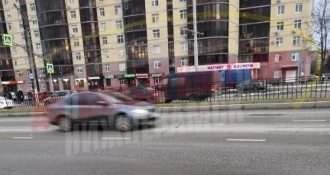 Мешавший обзору пешеходов и водителей магазин на остановке в Нижнекамске снесли