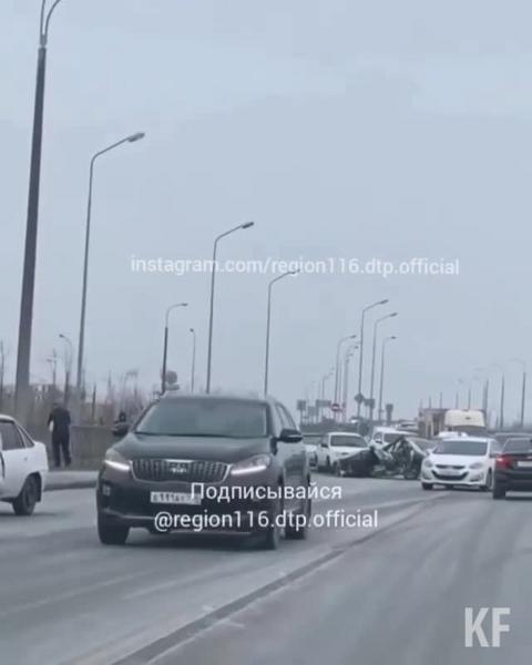 Очередное смертельное ДТП на Чистопольской: шесть автомобилей столкнулись у «Ак Барс Арены» в Казани