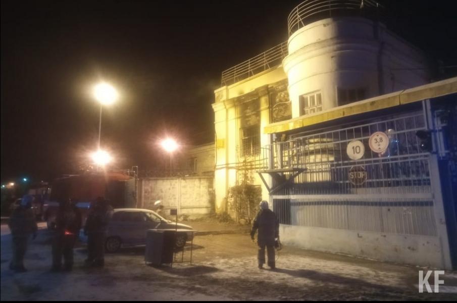 Пять человек погибли на пожаре в здании бывшего завода в Казани