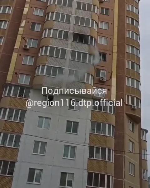 Подробности пожара в казанской многоэтажке: девушка погибла, прыгая из окна