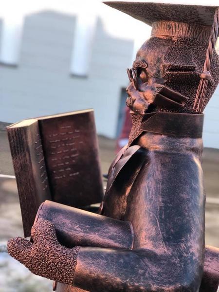 Казанцы раскритиковали новый памятник Коту ученому в КФУ Казанцы раскритиковали новый памятник Коту ученому в КФУ