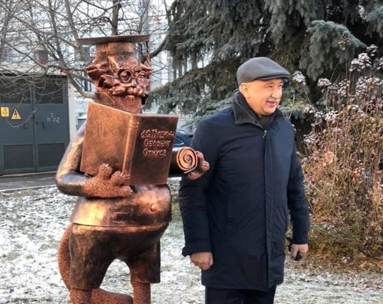 Казанцы раскритиковали новый памятник Коту ученому в КФУ Казанцы раскритиковали новый памятник Коту ученому в КФУ