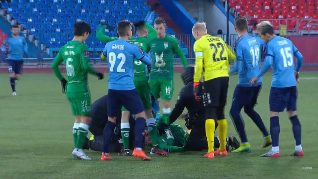 Дарко Йевтича госпитализировали по ходу матча в Хабаровске Дарко Йевтича госпитализировали по ходу матча в Хабаровске