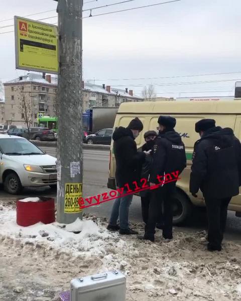 В Казани инкассатор покончил с собой в служебном автомобиле