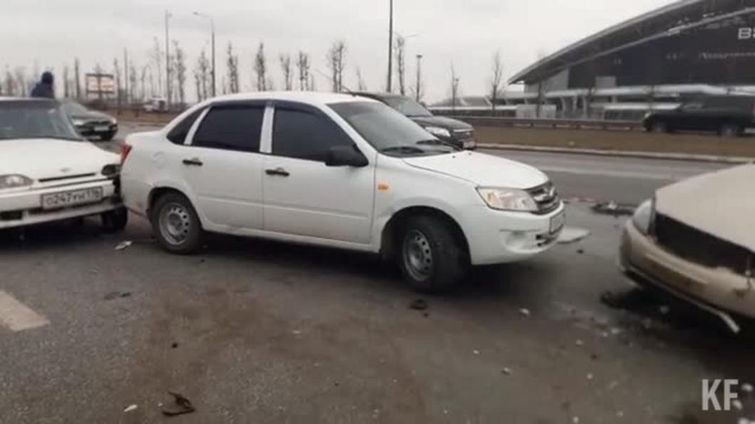 Очередное смертельное ДТП на Чистопольской: шесть автомобилей столкнулись у «Ак Барс Арены» в Казани