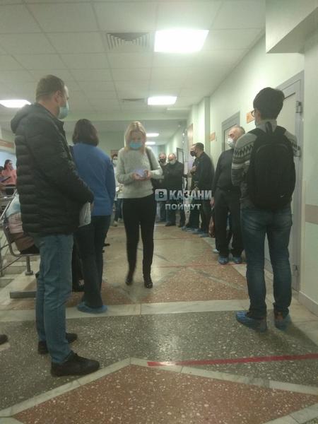 В Минздраве Татарстана отреагировали на длинную очередь казанцев в пятой поликлинике