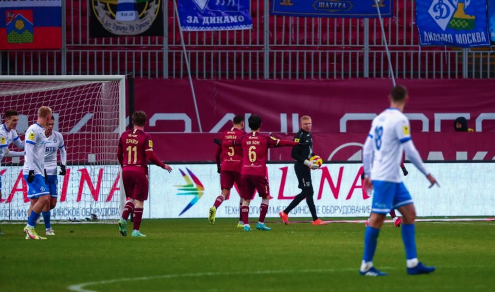 Страшная травма Костюкова. Кадровое голодание и последний домашний матч в 2021 году. Всё, что было в игре «Рубина» против «Динамо»