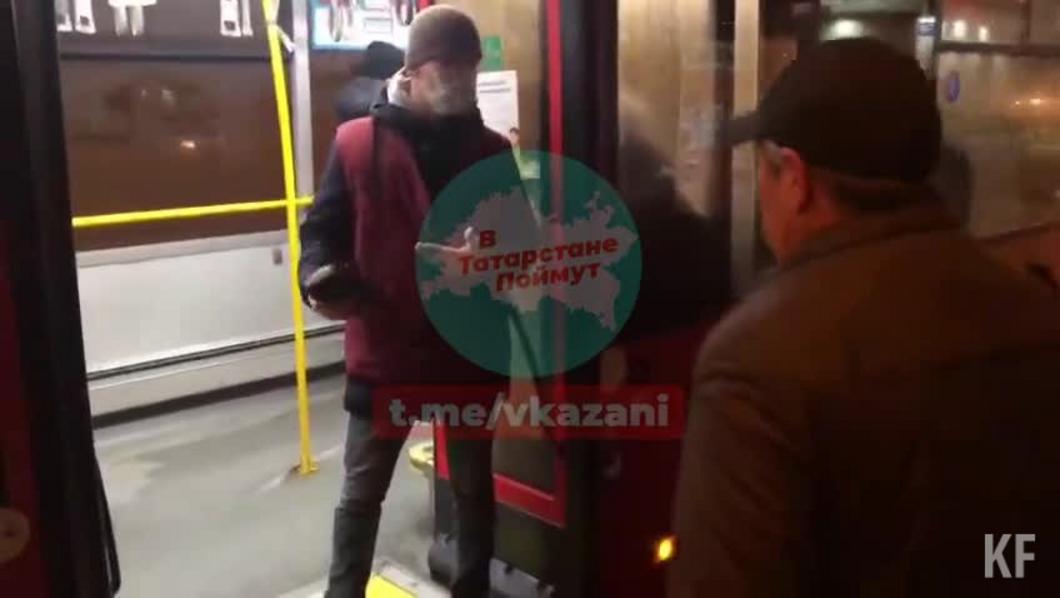 Проверка QR-кодов в Казани: остановленные трамваи и высаженные 500 пассажиров